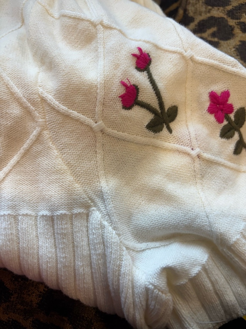 CeCe Cream Knit Top with Pink Floral Embroidery 💯 cotton - Picture 5 of 7